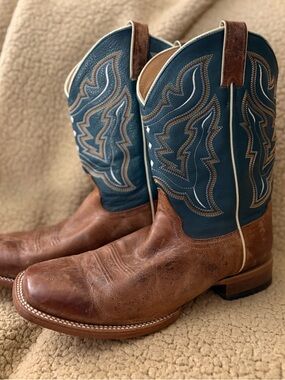 Cody James Men's Brown Leather Cowboy Boots with Blue Embroidery